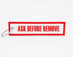 ask before remove Schluesselanhaenger mit logo