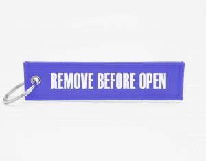 REMOVE BEFORE OPEN Schlüsselanhänger individuell mit Logo